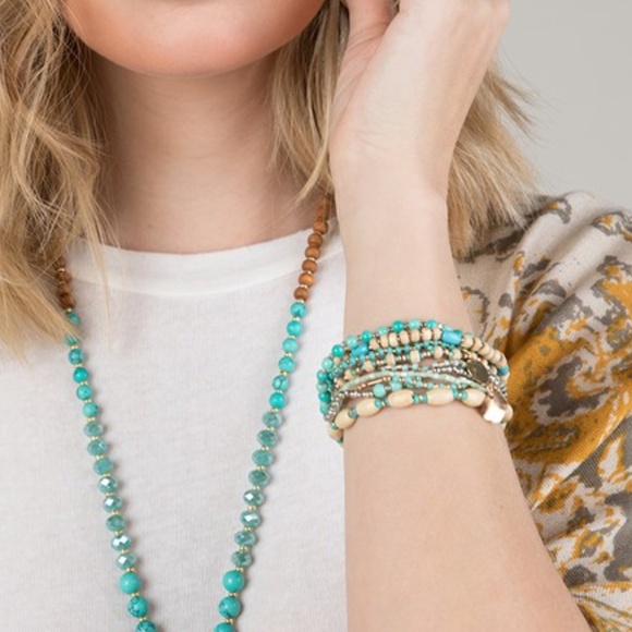 NWT Boho Mix Beaded & Glass Layered Bracelet - Picture 3 of 5